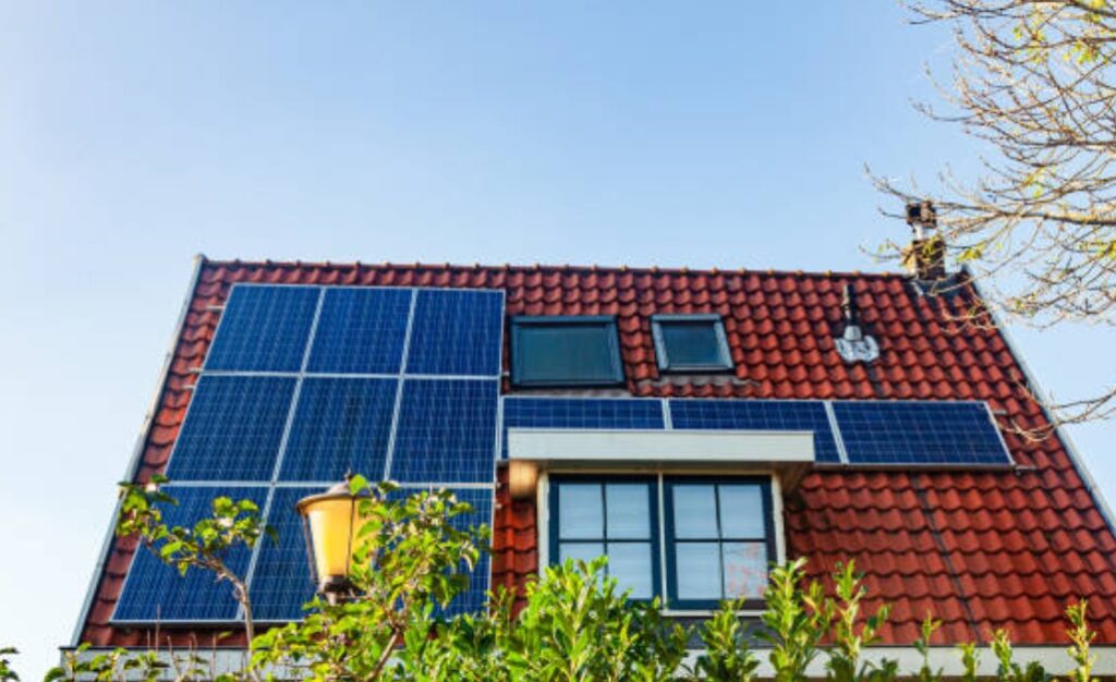 Zonnepanelen verwijderen: wanneer en waarom? Zonnepanelen verwijderen: wanneer en waarom?
